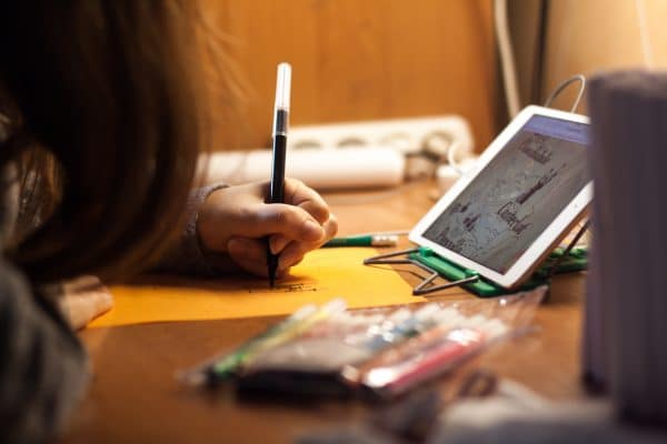 girl-using-electronics